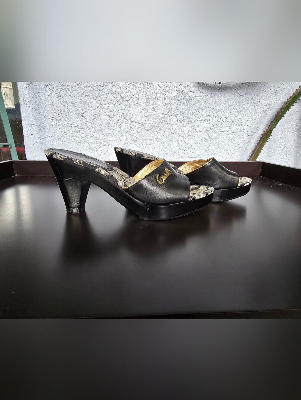Coach Kathie Black Sandals in Signature Jacard with Gold Tone Logo in Size 8.5 - Picture 4 of 5